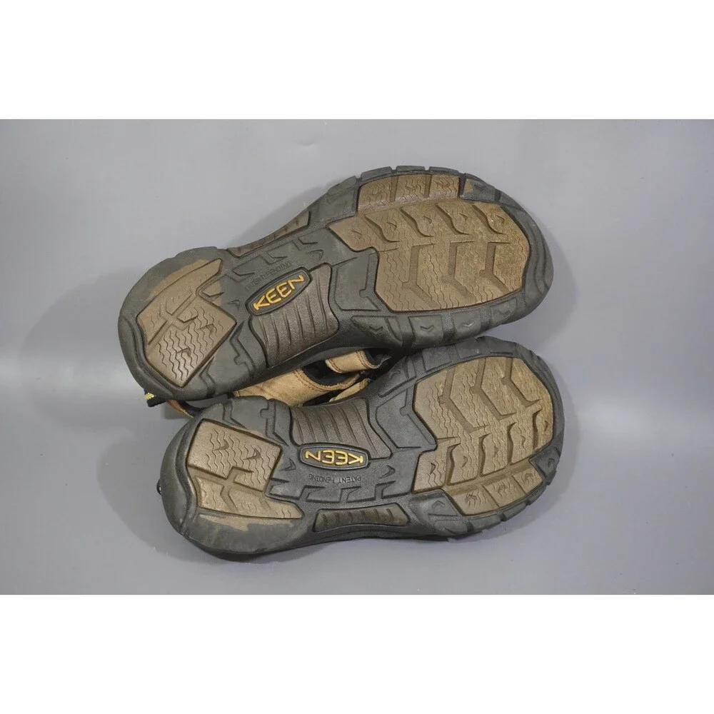 Keen Newport H2 Sandals Mens Sz 9.5 Brown Hiking Closed Toe Waterproof Gorpcore